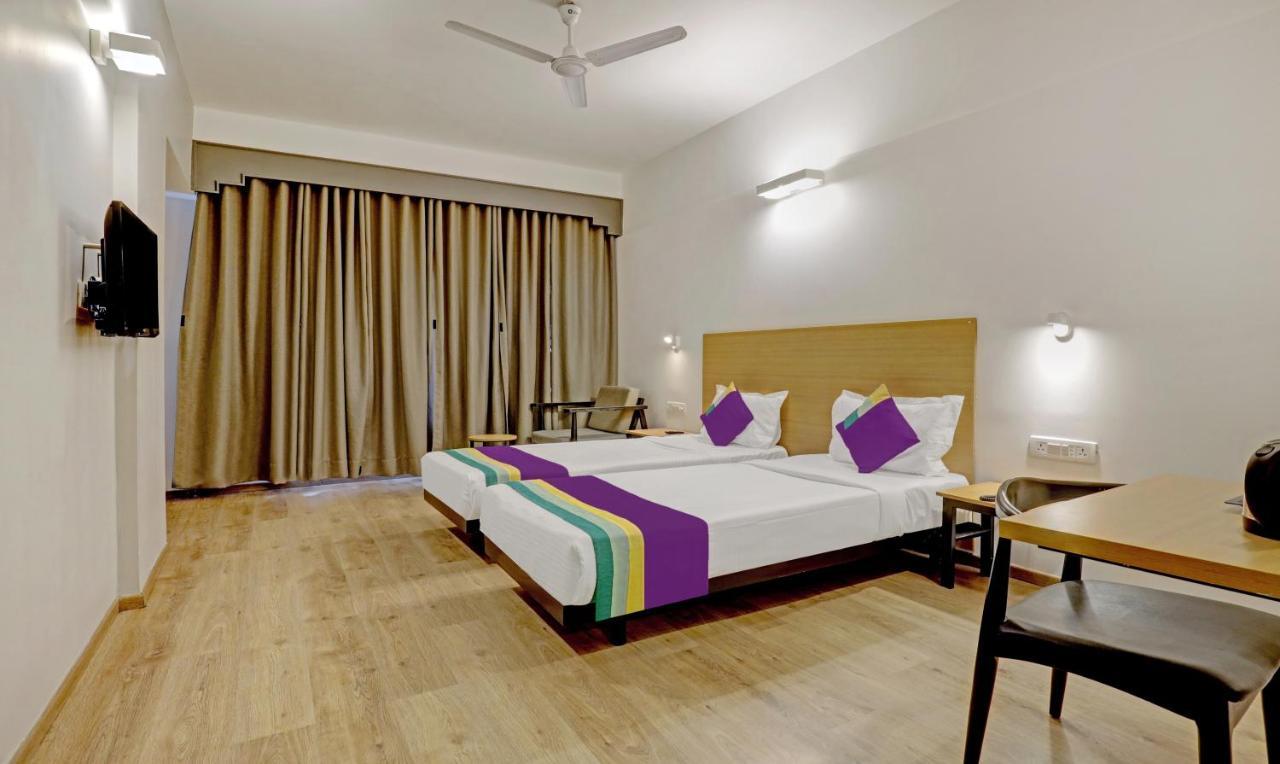 Itsy By Treebo - Vashistha Hotell Hyderabad Exteriör bild